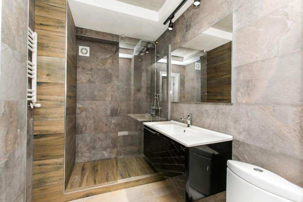 Lev Tolstoi Studio Apartamento Chisinau Exterior foto